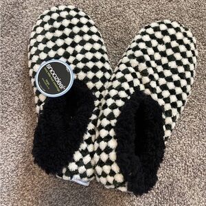 Snoozies! Black and White Women's Slippers large